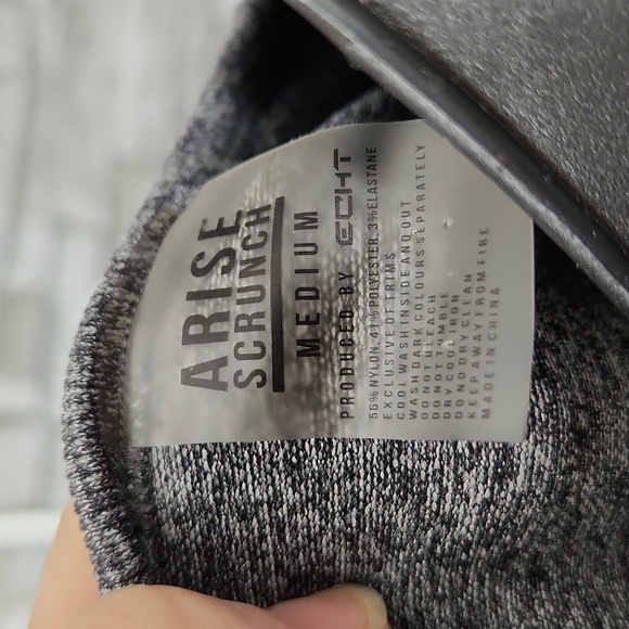 Arise by Echt Crop Sealmess - Picture 6 of 6